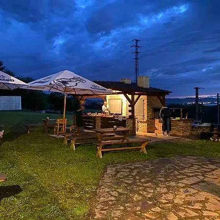 Ubytovani A Restaurace Na Ptackovne. Vendégház