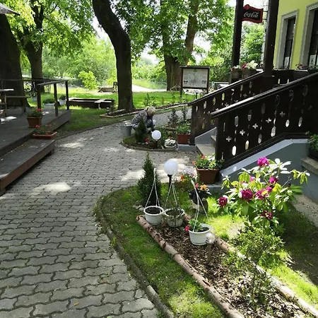 Ubytovani A Restaurace Na Ptackovne. * Písek