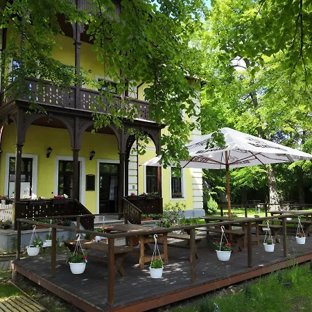 Ubytovani A Restaurace Na Ptackovne. *